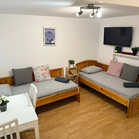 Διαμέρισμα Peaceful Riverside With Private Garden Center Parking