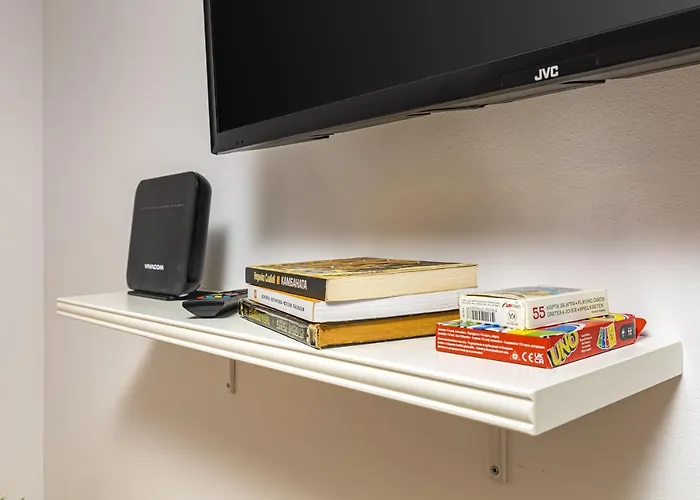 Peaceful Riverside With Private Garden Center Parking *