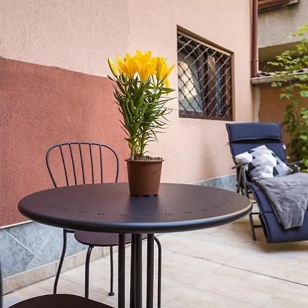 Peaceful Riverside With Private Garden Center Parking *