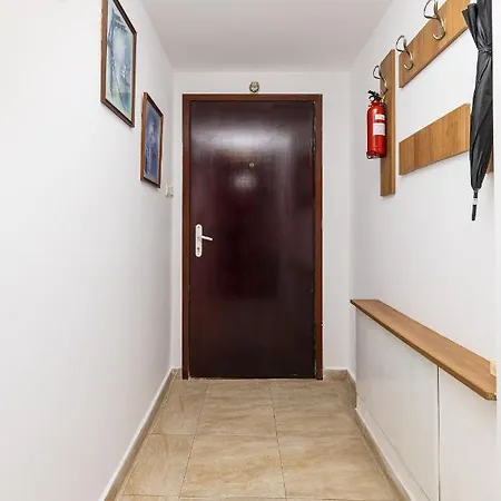 Peaceful Riverside With Private Garden Center Parking Апартамент *