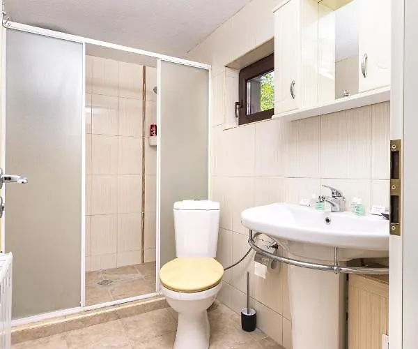 Peaceful Riverside With Private Garden Center Parking *