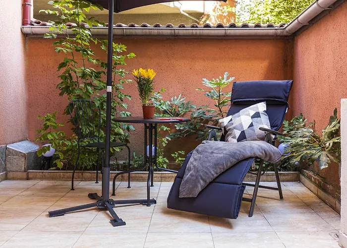 Peaceful Riverside With Private Garden Center Parking *