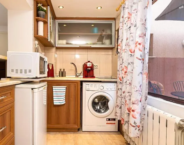 Peaceful Riverside With Private Garden Center Parking Apartment *