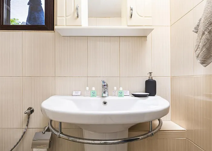 Apartment Peaceful Riverside With Private Garden Center Parking