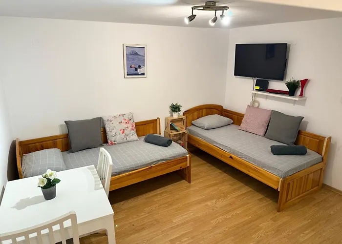 Apartment Peaceful Riverside With Private Garden Center Parking